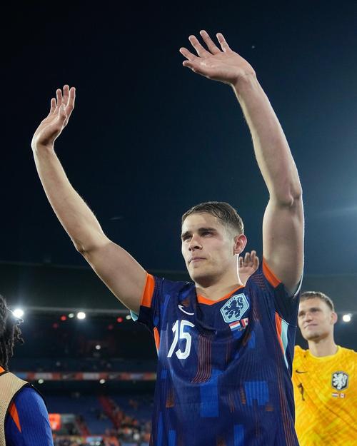 【友谊赛】荷兰2比1逆转挪威，范戴克&赖因德斯建功